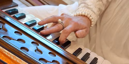 \u00d6r\u00f6mzene - Laks\u00edmval \u00e9s Visnuval