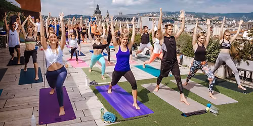 Rooftop Yoga a 360Bar-ban