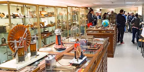 Visite guid\u00e9e de la galerie d'instruments scientifiques