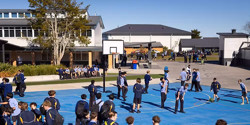 Second-hand uniform sale 