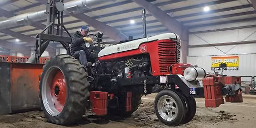Tractor pull during Old timers Day's show