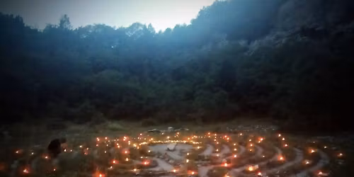 Nap\u00e9jegyenl\u0151s\u00e9gi Gyertyaf\u00e9nyes Labirintusj\u00e1r\u00e1s