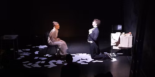 Una Letra Femenina Az\u00fal P\u00e1lido