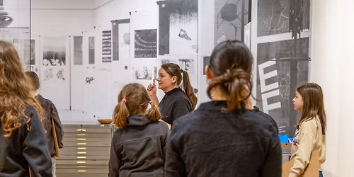 Dernis\u00e1\u017e \/\/ Hlavou a rukama. \u0160kola um\u011bleck\u00fdch \u0159emesel v Brn\u011b 1924\u20132024