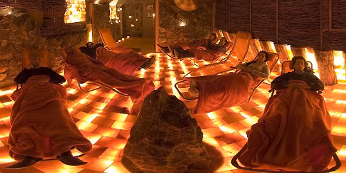 K\u00f6vi Szabolcs pihen\u0151sz\u00e9kes koncertje Budapesten a S\u00f3barlangban