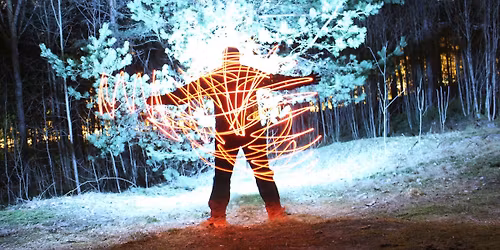 Valolla Vapaaksi \u2013 Luovuuden Ilta