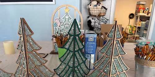 12\/10\/2025 6 pm Crushed Glass Candle Holder