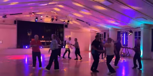 Sosial dansekveld p\u00e5 Knattholmen med LIVEMUSIKK