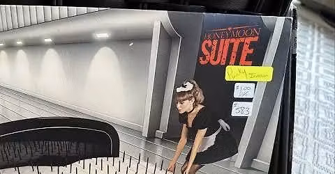 Honeymoon Suite Tickets