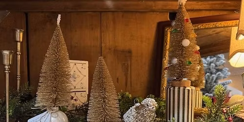 PINK FLAMINGO CHRISTMAS VINTAGE MARKET