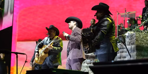 Pesado, Conjunto Nuevo Amanecer, Edwin Luna y La Trakalosa de Monterrey, Los Tigrillos in Austell