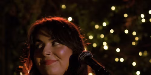 Ella Croucher sings soulful classics with a sprinkle of Christma