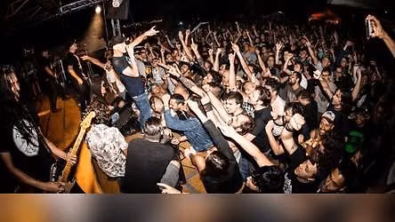 THE QUEERS + THE 66ers | M\u00fcnchen, Szenerie Drehleier