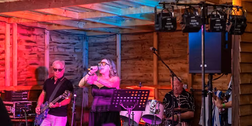 The Grand Avenues play the Shire Horse Corby