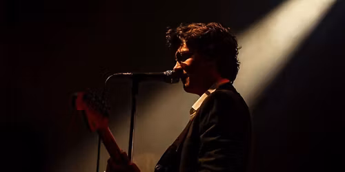 ARCTIC NUMPTIES + NOEL GALLAGHER'S HIGH FLYING CARPETS
