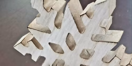 Fabrication d'un ornement de No\u00ebl en macram\u00e9