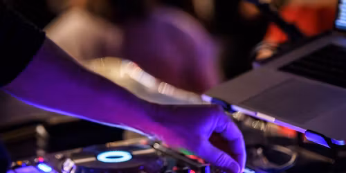 \ud83d\udcbf\ud83d\udd7a SAMEDI 21 MARS \u2013 SOIR\u00c9E REWIND 90\u20132000 \u00c0 L\u2019ENCAN \ud83d\udc83\ud83d\udd25