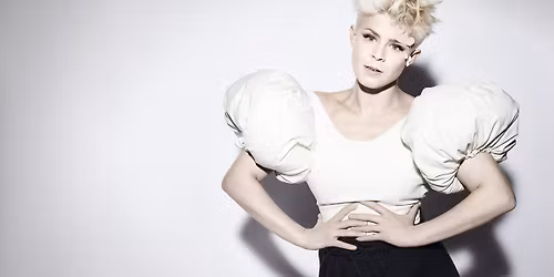 Robyn with Yaeji