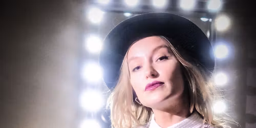 Malarina - Troph\u00e4enraub