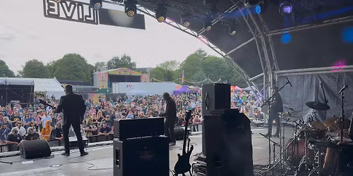 Mimic Street Preachers at Walnut Tree Shades, Norwich