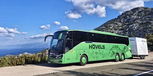 AUF ZWEI R\u00c4DERN DURCH DAS FR\u00dcHLINGSHAFTE DALMATIEN