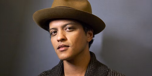 Bruno Mars with RAYE and DJ Pee .Wee — Alamodome