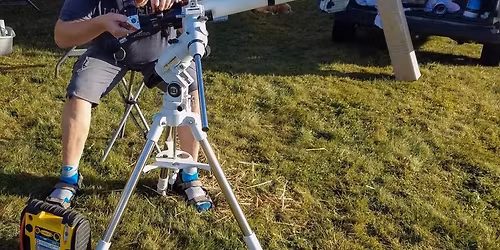 Observation du Soleil sur le march\u00e9 matinal