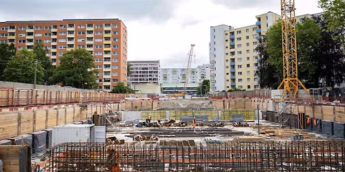 WiM MoveUp: U5-F\u00fchrung entlang der Baustelle in Steilshoop