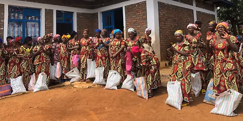 Rugendo Xmas shopping in Hobbyland