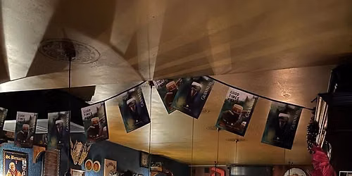 8 JAAR PUB