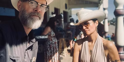 Slim + Maria de Cessna at the 'Dad Lounge