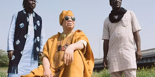 SALIK KE\u00cfTA en concert