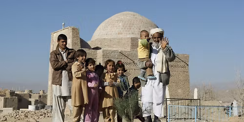 Afganistan: kobieta, wojna i \u017c\u00f3\u0142te, ameryka\u0144skie, autobusy