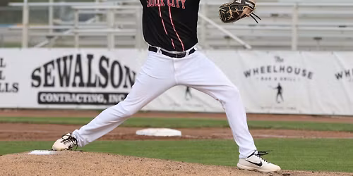 Winnipeg Goldeyes vs. Sioux City Explorers