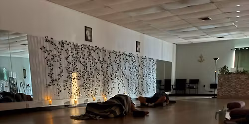 Reiki-infused Restorative Yoga w\/ Amelia