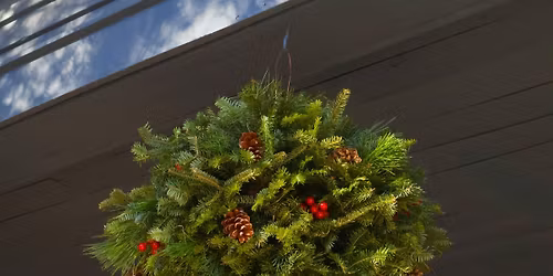 Christmas Kissing Ball Class