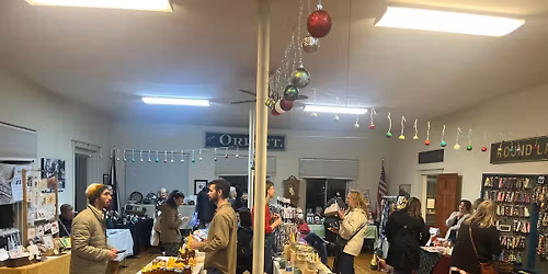 Round Lake Holiday Markets