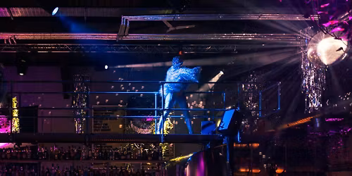 SPREAD. Friday in Club Leno.