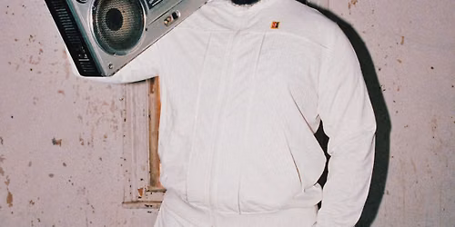 Laine Klubi\u00f6\u00f6: Yung Singh (UK)
