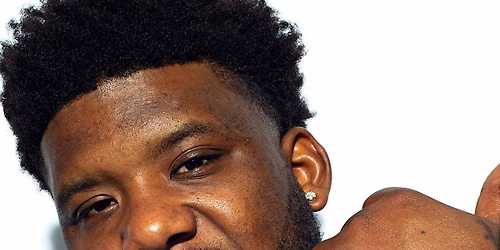 DEREZ DESHON HOSTING LIVE