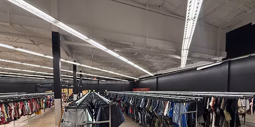 LUCKYS GIVEAWAY 01, WIN AN IPHONE 17 PRO!