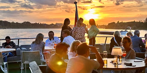 B\u00f6nnsche Sommernacht mit Feuerwerk auf dem Rhein!
