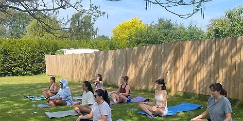 Yoga en plein air \u00e0 Lyon
