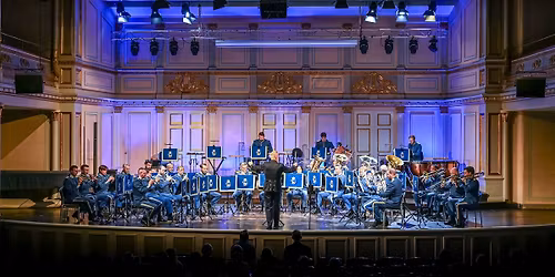 Dragonmusikk\u00e5ren bes\u00f6ker Stora kyrkan \u00d6stersund 