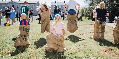 Komdu a\u00f0 leika! - \u00datileikir \/ Come and Play! - Outdoor Games