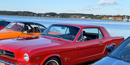 GAS HEAD GARAGE - Bilerne kommer p\u00e5 campingpladsen