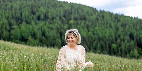 Kraftvolles Fr\u00fchlingserwachen - Yoga & die Energie des Feuerpferdes