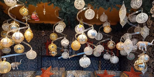 MESEBELI ADVENT PIR\u00c1NBAN \u00c9S PORTOROZBAN