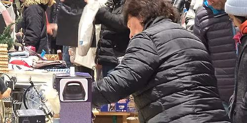 NACHTFLOHMARKT IN MESSEHALLE 4 IN A-SALZBURG