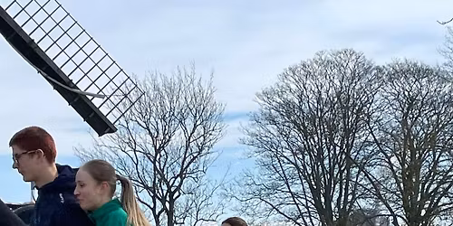 Sinilillejooks 2026 Kopenhaagenis \/ Det bl\u00e5 anemone-l\u00f8b til st\u00f8tte for og til \u00e6re for veteraner